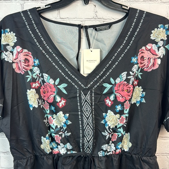 BloomChic Floral Printed Black Romper Plus Size 1X - Picture 4 of 6